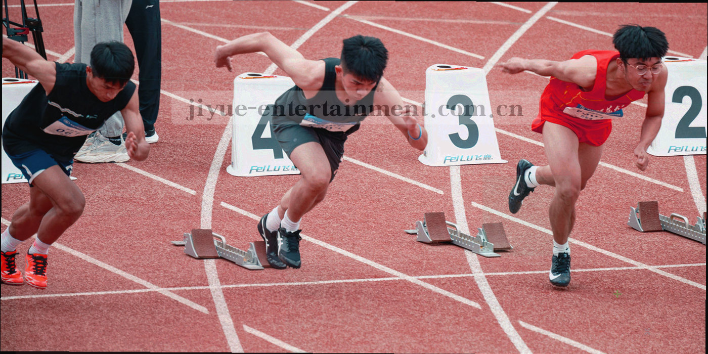 深紫底色上的细网格与斜向光痕构成的抽象横幅